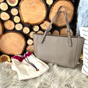 Classic Tory Burch 💼 treat yourself 🎁